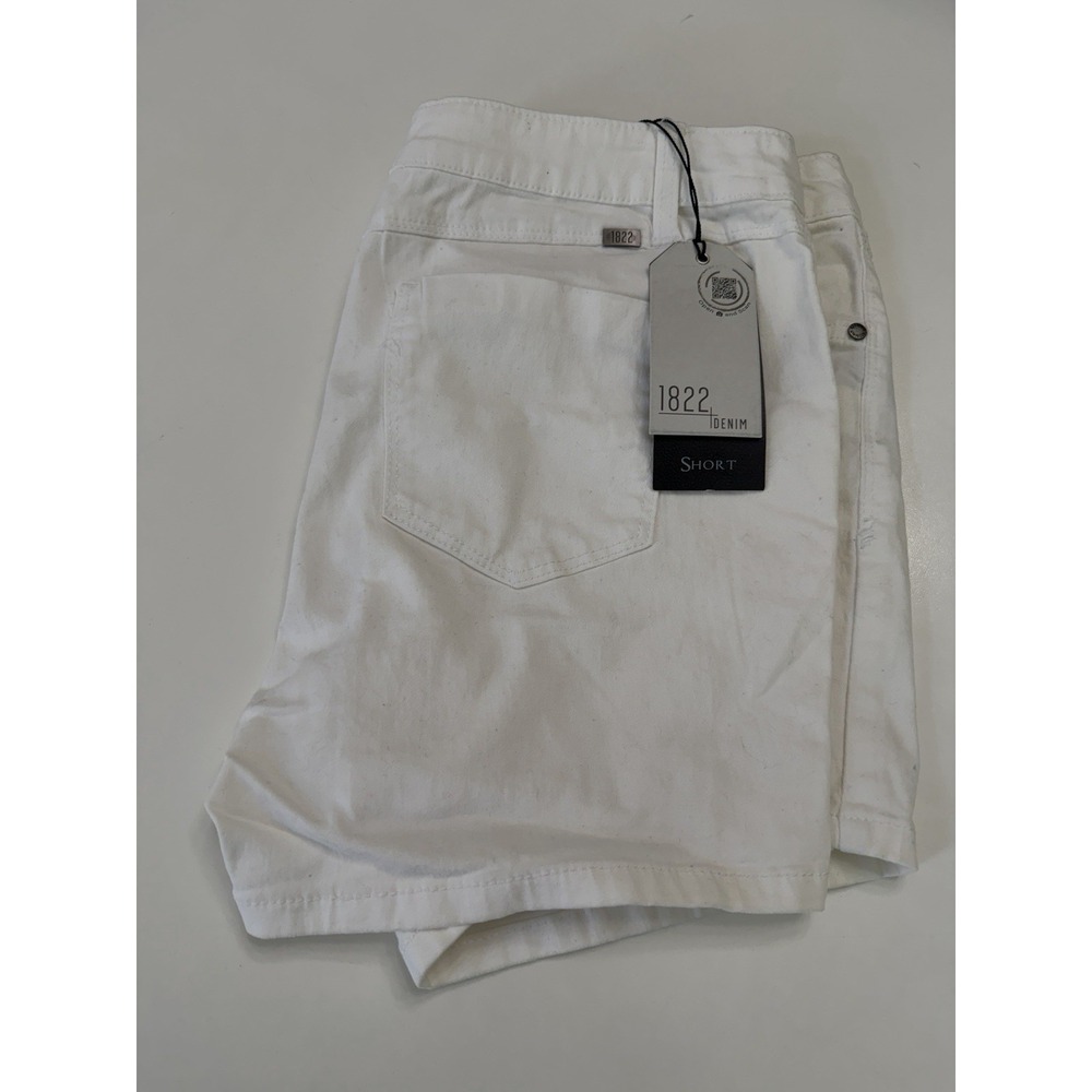 1822 Denim Women's White Jean Shorts Size 14 Stretch 4.5" Inseam NWT.      5271
